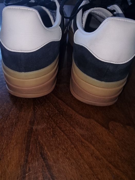 Adidas Gazelle de piele întoarsă, cu platformă