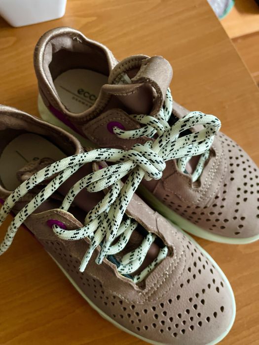 Кроссовки на девочку