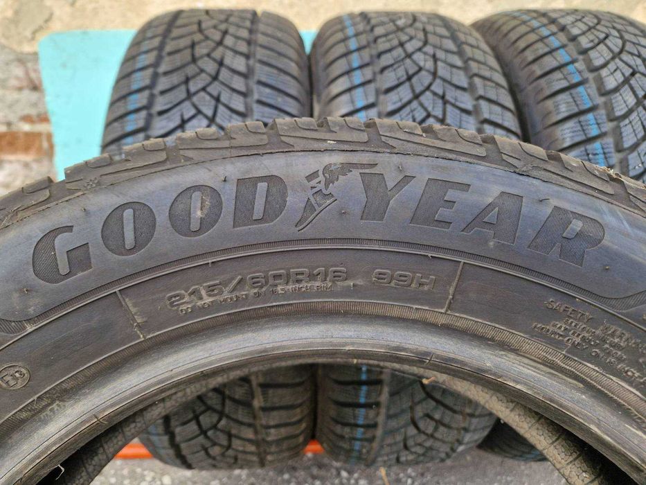 4 Goodyear R16 215/60 Зимни гуми DOT2719