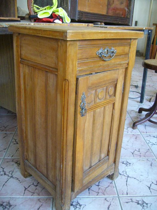 Старинни Нощни Шкафчета