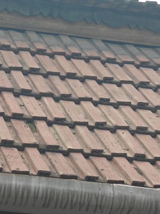 Donez țiglă veche în stare bună