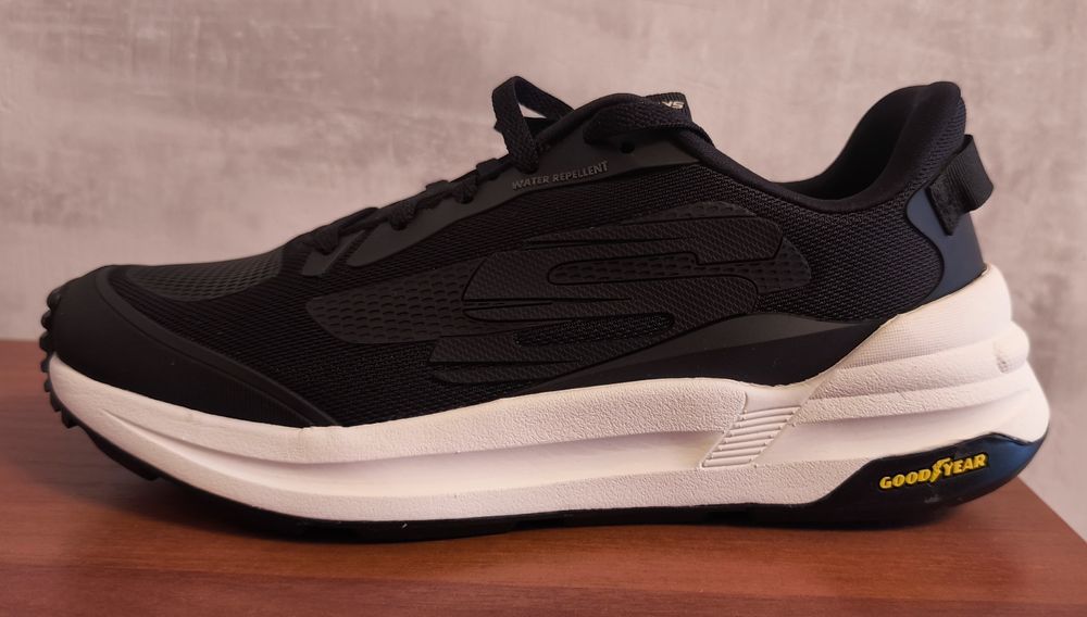 Продам кроссовки