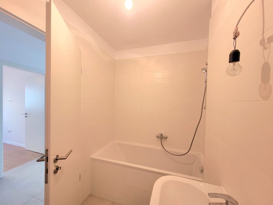 De închiriat studio folosit ca și spațiu comercial Coresi