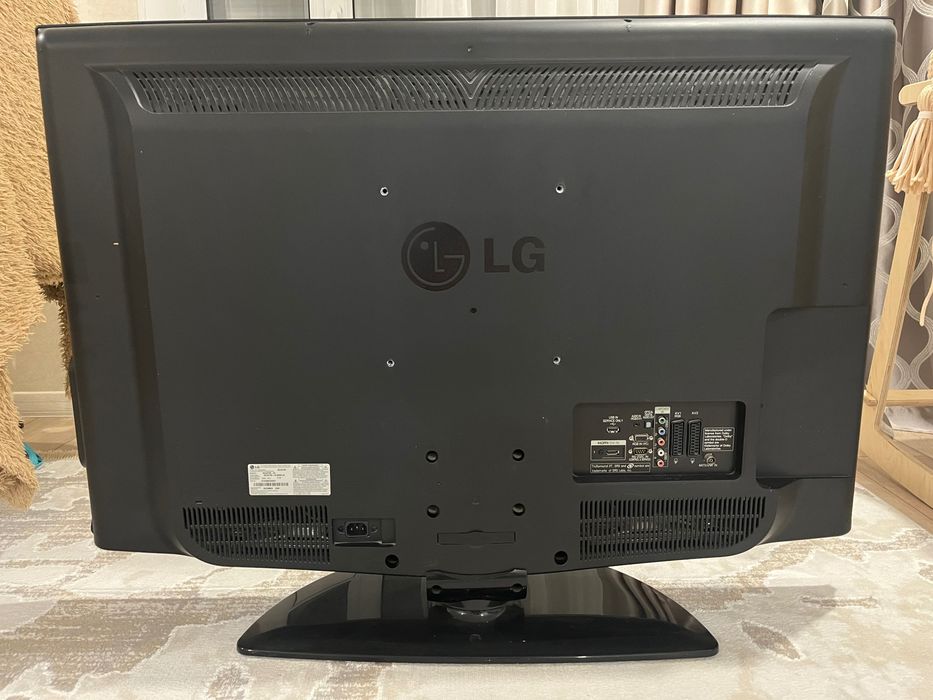 Телевизор LG 106см
