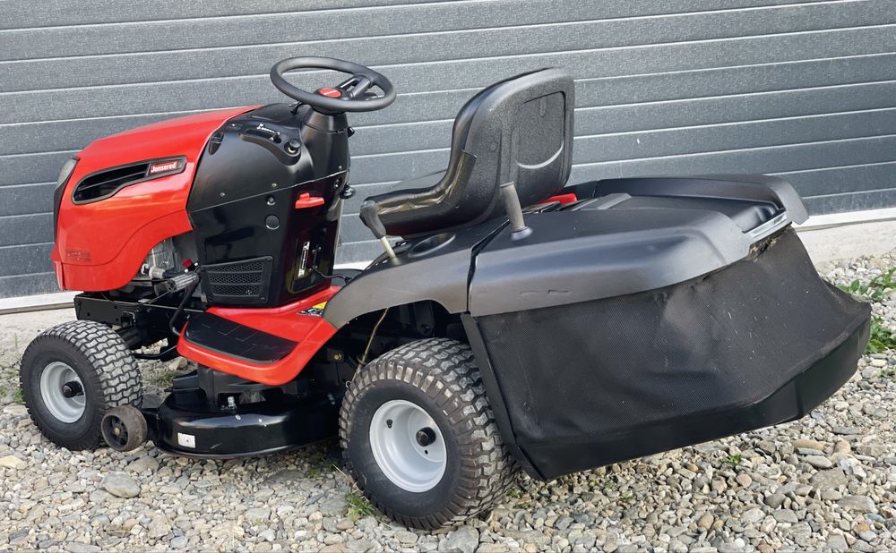 Tractoraș de tuns iarba/gazon Jonsered ( Husqvarna ) 2013  cu Coș pentru iarbă / 656cc - 18 cai / V - TWin / Recent adus !