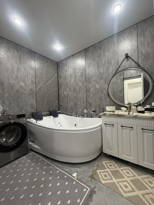 Курмангазы 1а . 2 ком кв .