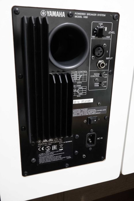 Boxe monitoare studio Yamaha HS8 albe ca noi