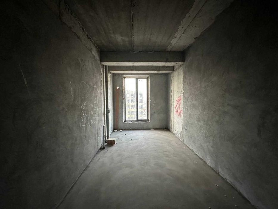 буюк ипак йули метро буз базар  с кадастром кирпич 95м2 по 1315 за м2;