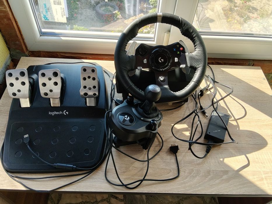 Продавам волан за игри Logitech g920 в много добро състояние