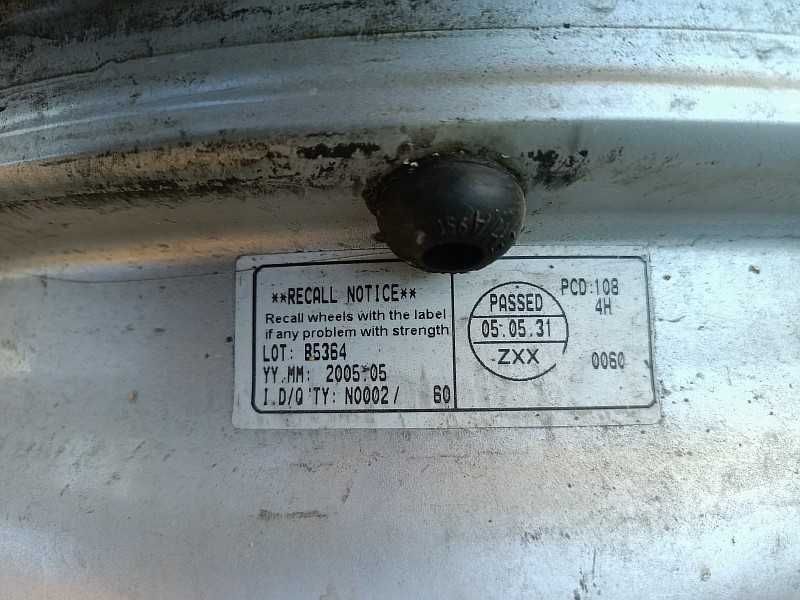 Продам оригинальные легкосплавные диски на Пежо