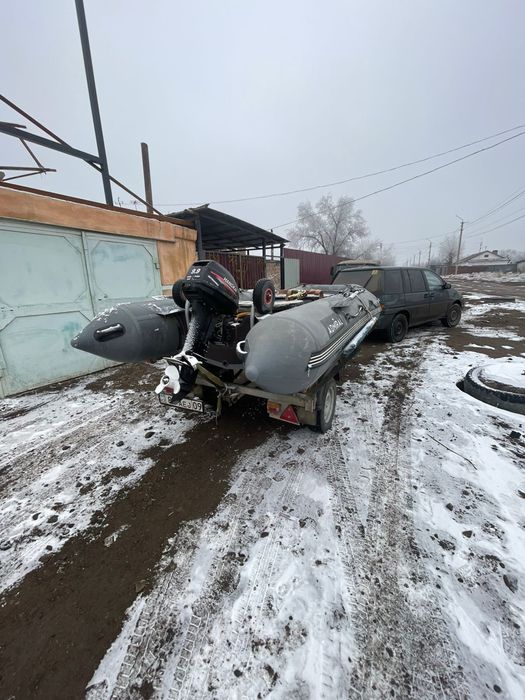 Лодка адмирал с мотором