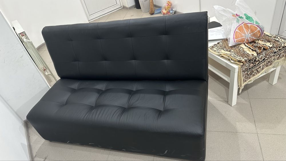 Два офисных дивана