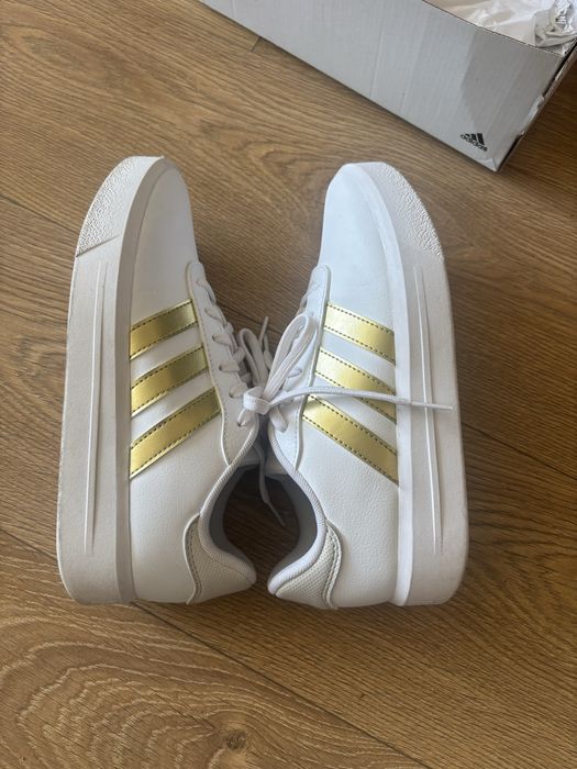 Маратонки  adidas