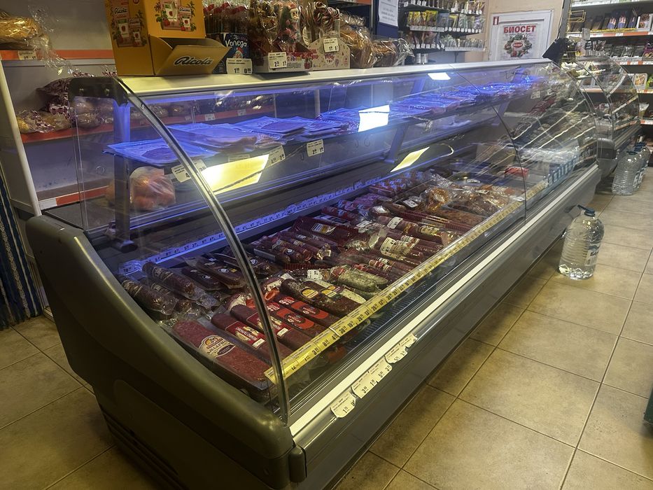 Хладилни витрини Витрина магазин колбаси