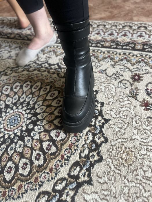 продам ботинки черного цвета дымисезоные