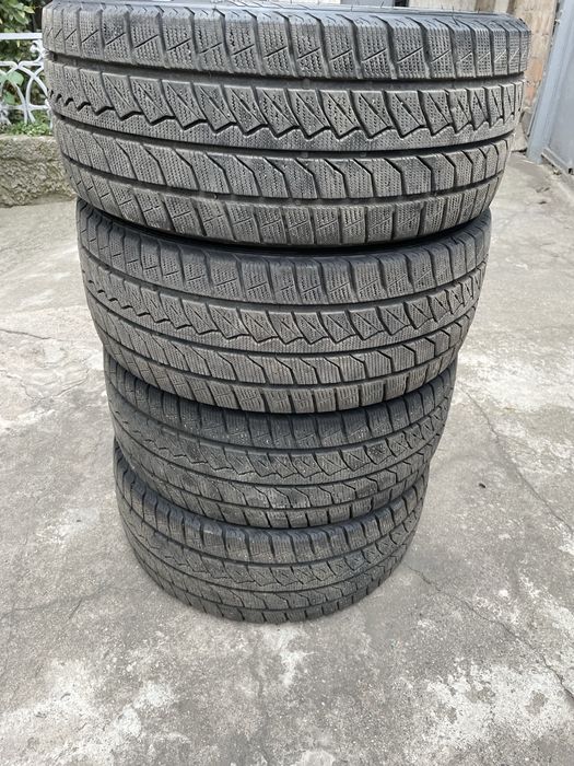Продам зимние шины липучка