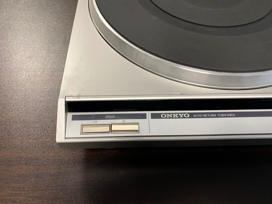 Добър грамофон Onkyo