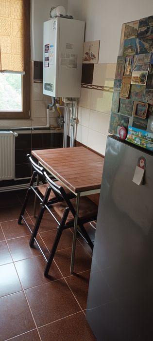 Închiriez apartament 2 camere.