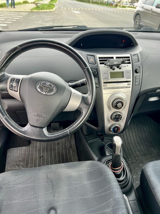 Vând Toyota Yaris
