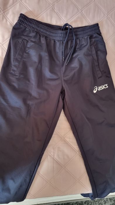 Спортен екип на Asics М размер