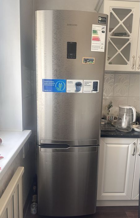 Холодильник Samsung