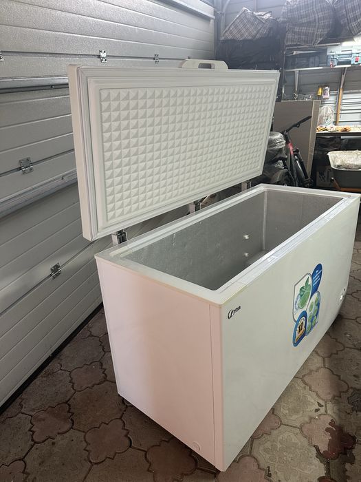 Морозильник Midea большой