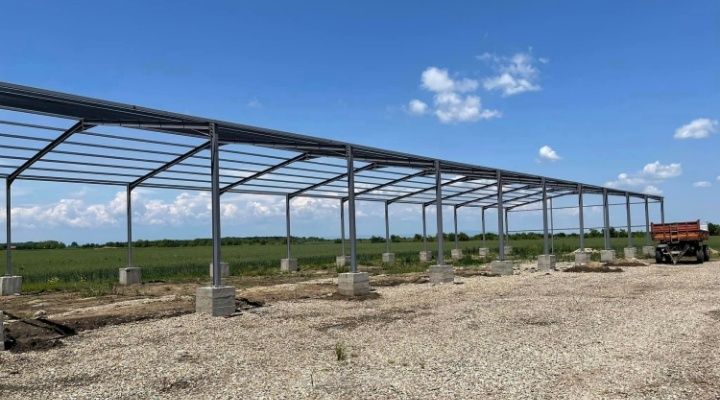 Vand și construiesc o gama larga de hale sau structuri metalice noi ne