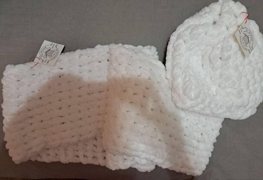 Ръчно изплетени шалове различни цветове и материи