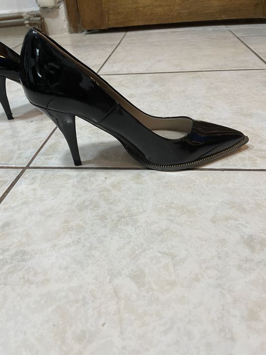 Stiletto lac negru,Zara,detaliu fermoar,mar 39