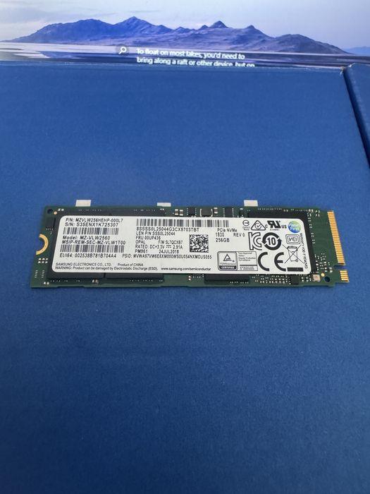 SSD Samsung PM961 256GB NVMe M.2 - Perfect pentru Laptop/PC