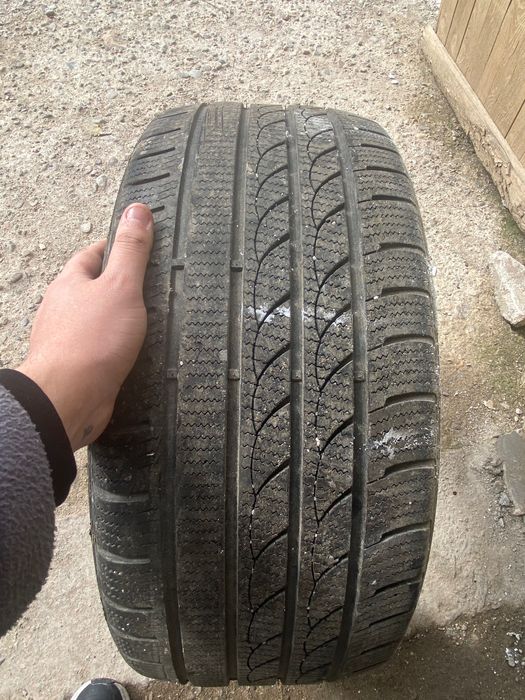 Продавам 4 броя гуми 255/35 R19
