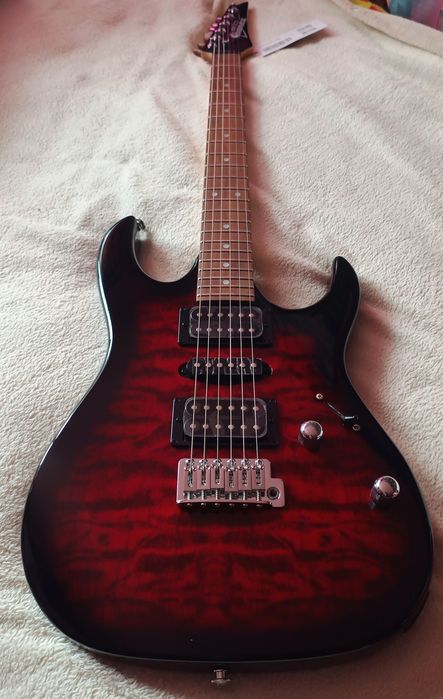 Vând chitara electrica Ibanez