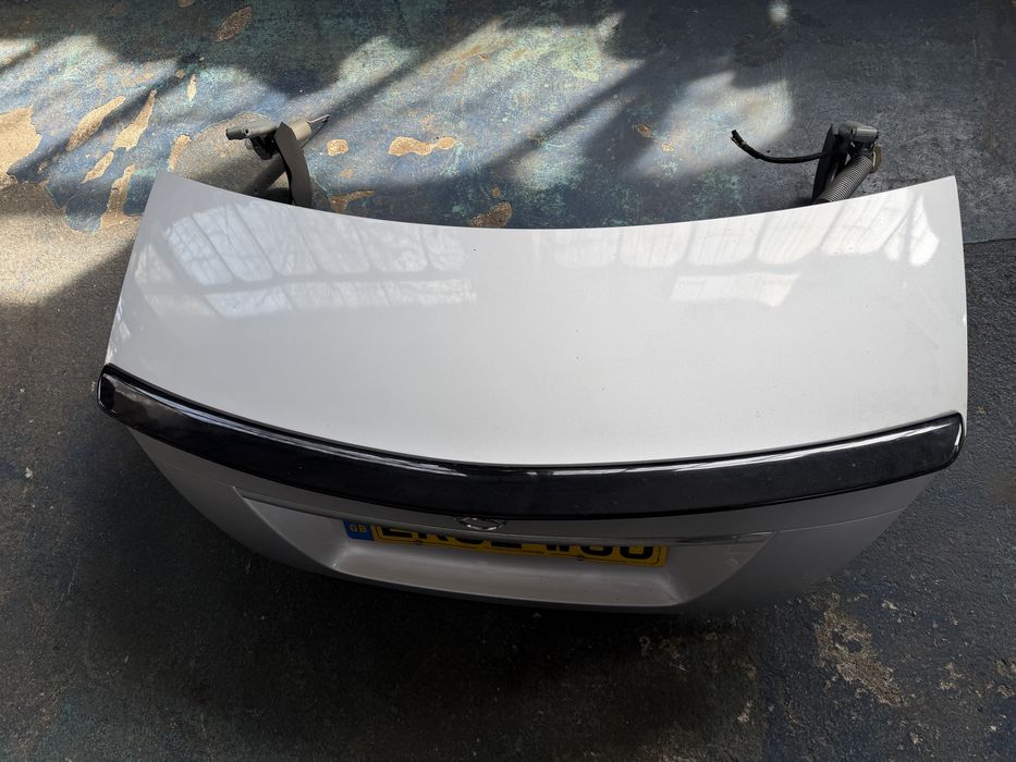 Capota portbagaj haion mercedes w204 facelift amg