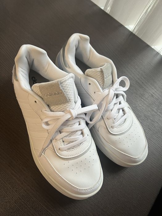 Adidas sneakers white