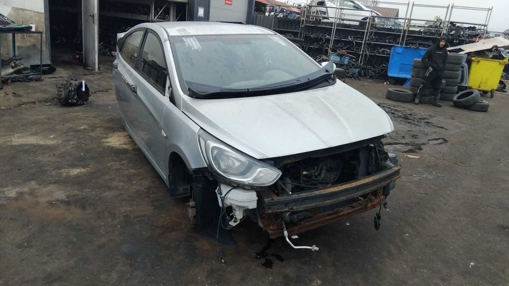 Dezmembrez Hyundai Accent 2012 1.4 B cod motor G4FA