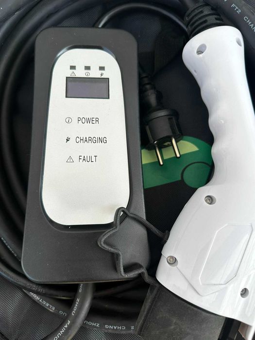 Зареждаща станция за всички Електрически Автомобили Кабел