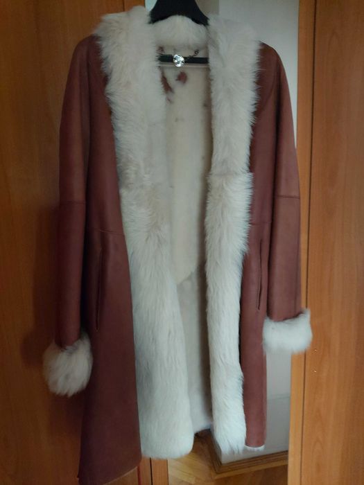 Haina blana si piele naturala