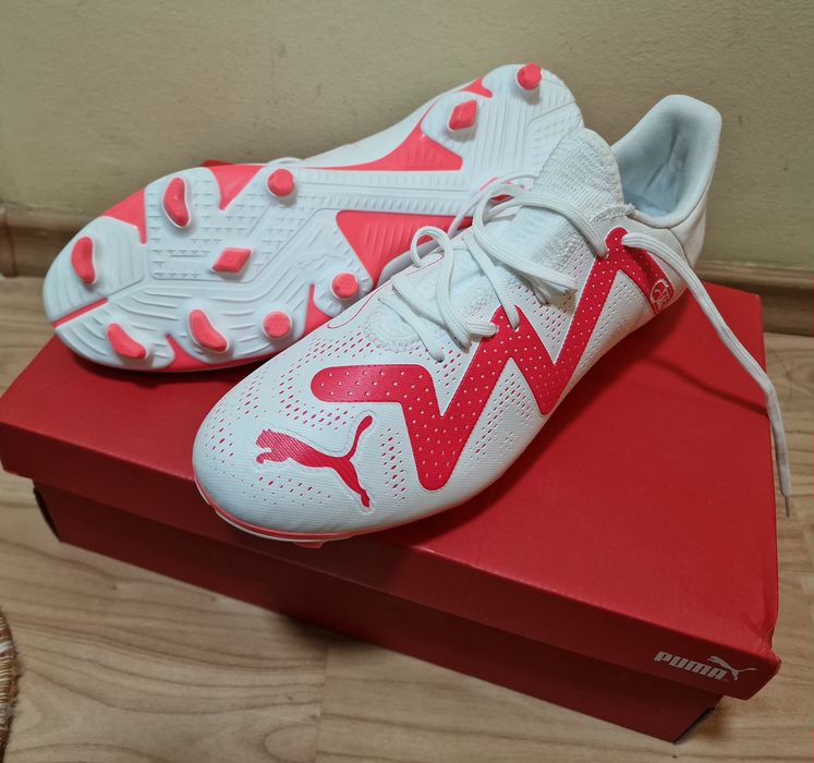 Ghete de fotbal marimea 44