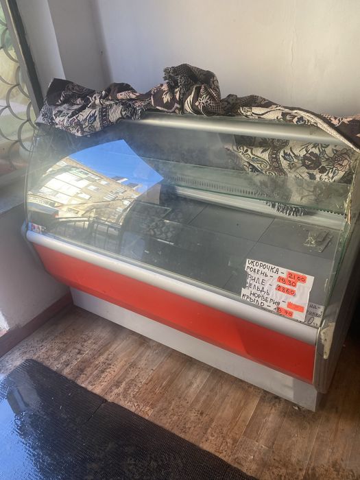 Продам витринный холодильник