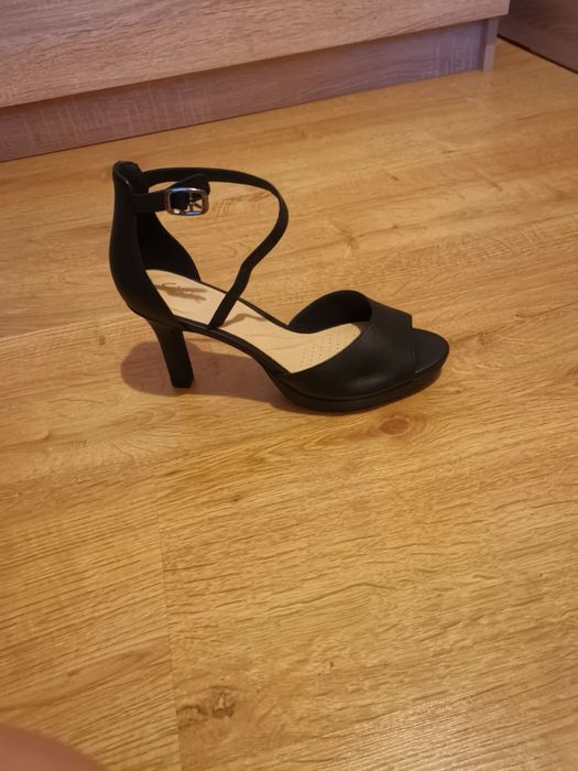 Дамски обувки clarks и fabiano