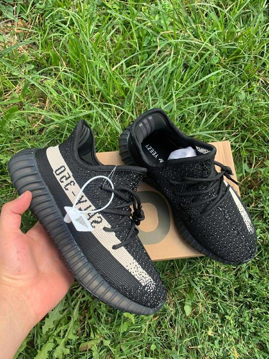 Yeezy boost 350 black&white