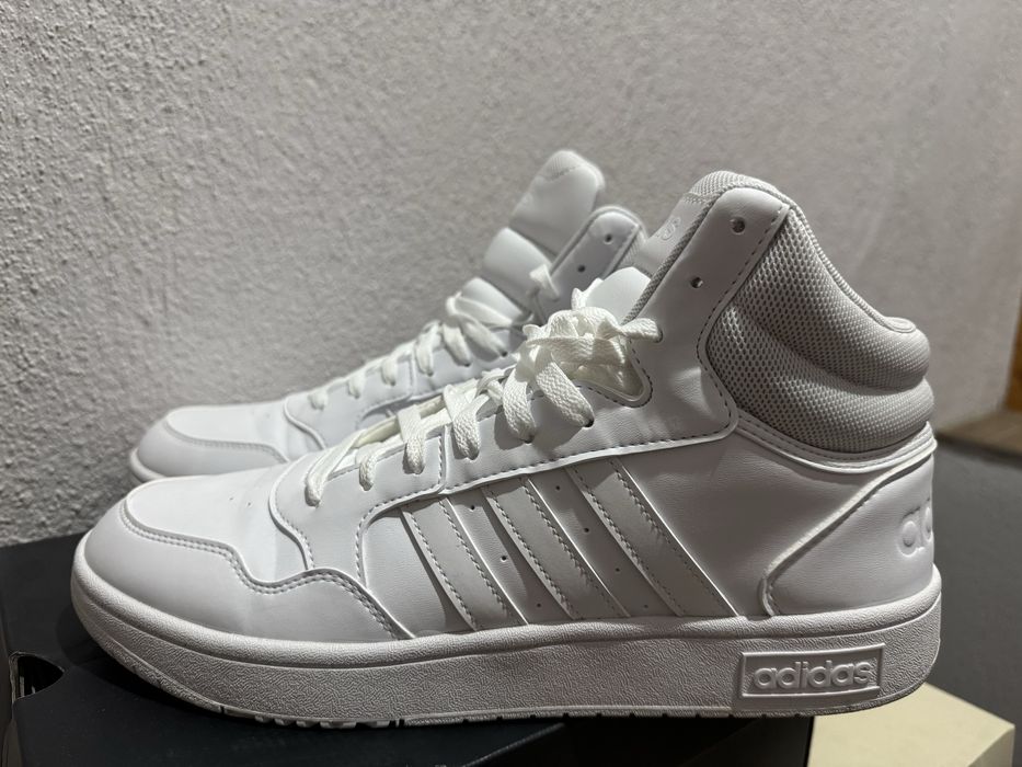 Бели кецове Adidas Номер 46, неразличими от нови