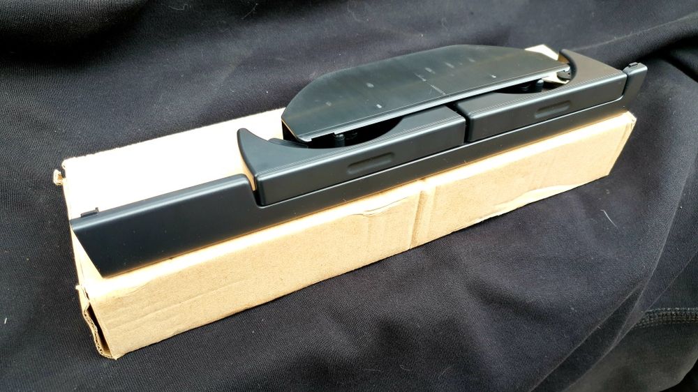 На БМВ Е39 подстаканник, новый..