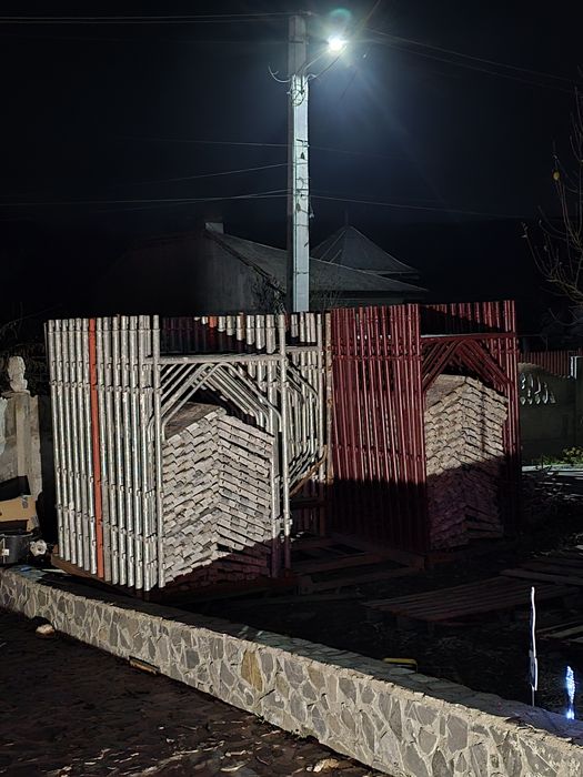 Schela de inchiriat schela ingusta și izolații exterioare