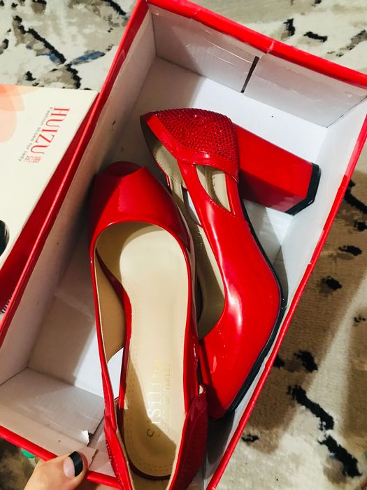 Продаются новые босоножки