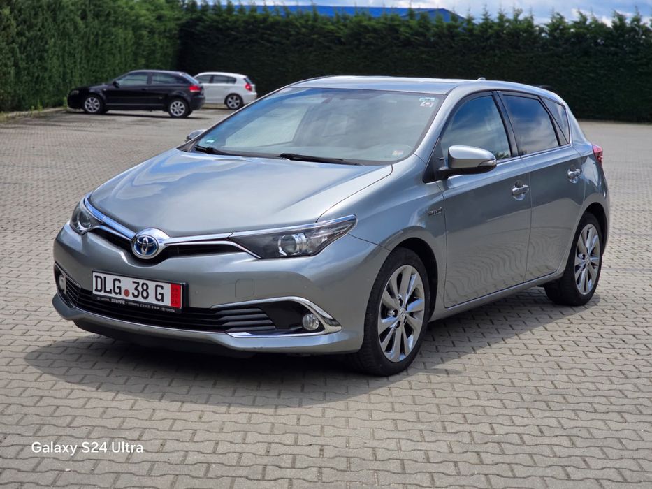 Toyota Auris Hibrid 1.8 Automat