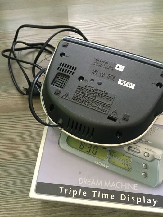 Радиочасовник Sony ICF-C273L, , работещ, с оригинална кутия.