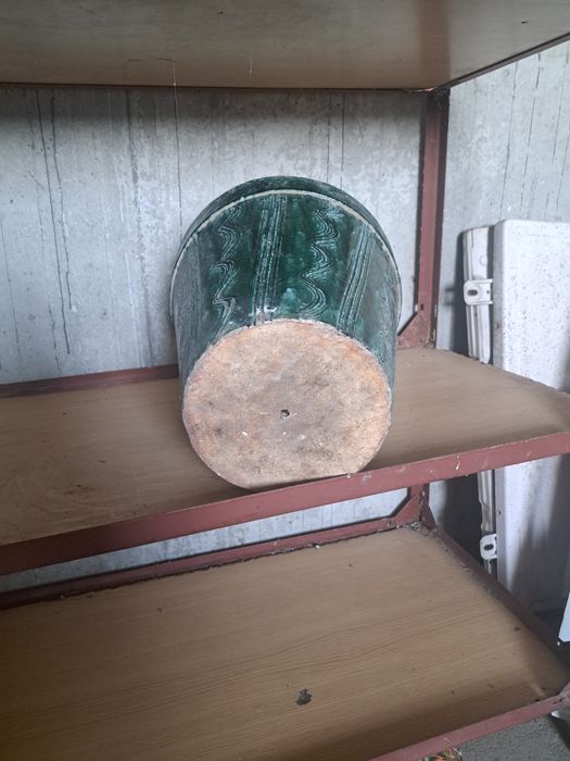 Голяма тежка саксия