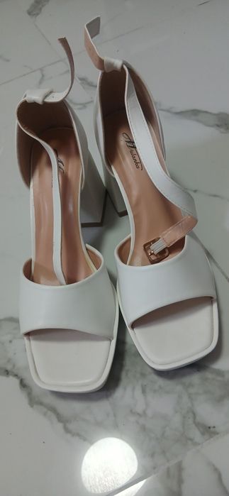 Sandale albe mireasă