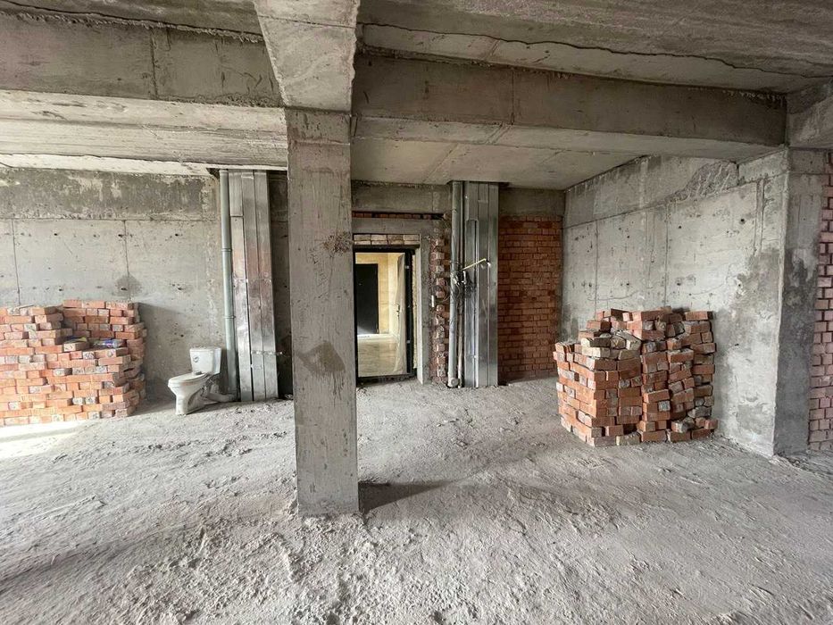 Квартира (новостройка-коробка) в Яккасарайском р-не